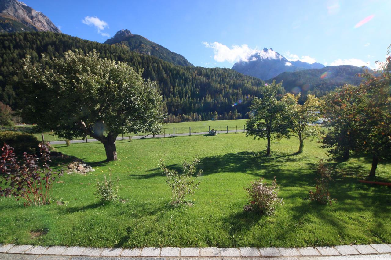 Appartement Il Maschun Im Historischen Engadinerhaus à Scuol Extérieur photo